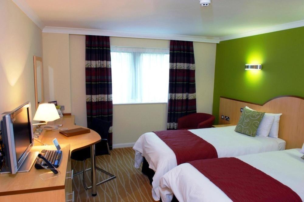 Burleigh Court And Leisure Hotel 4*